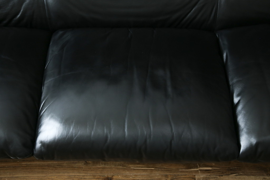 中古　リプロダクト品　Cassina(カッシーナ)　MARALUNGA(マラルンガ)　本革(レザー)　ブラックカラーが高級感を高める3人掛けソファ(三人掛け、3Pソファ)(R-081433)