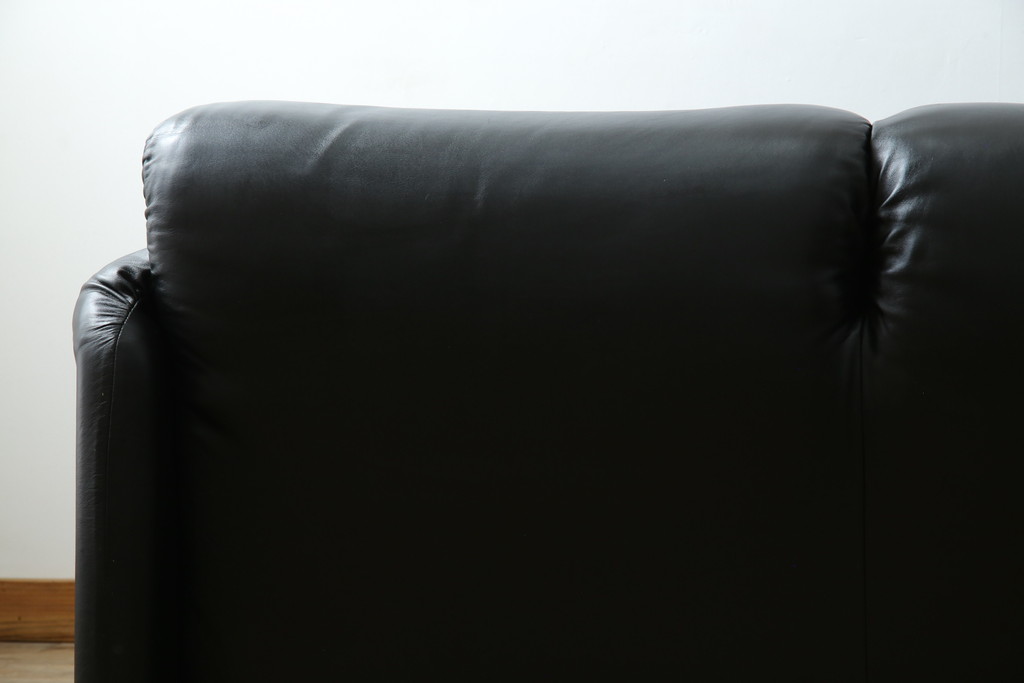 中古　リプロダクト品　Cassina(カッシーナ)　MARALUNGA(マラルンガ)　本革(レザー)　ブラックカラーが高級感を高める3人掛けソファ(三人掛け、3Pソファ)(R-081433)