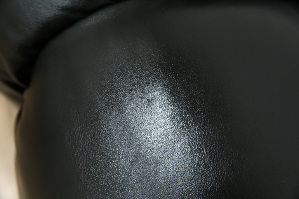 中古　リプロダクト品　Cassina(カッシーナ)　MARALUNGA(マラルンガ)　本革(レザー)　ブラックカラーが高級感を高める3人掛けソファ(三人掛け、3Pソファ)(R-081433)