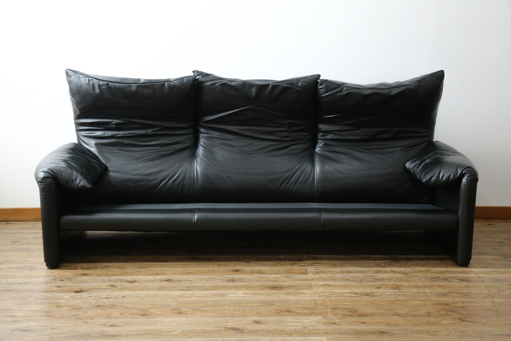 中古　リプロダクト品　Cassina(カッシーナ)　MARALUNGA(マラルンガ)　本革(レザー)　ブラックカラーが高級感を高める3人掛けソファ(三人掛け、3Pソファ)(R-081433)