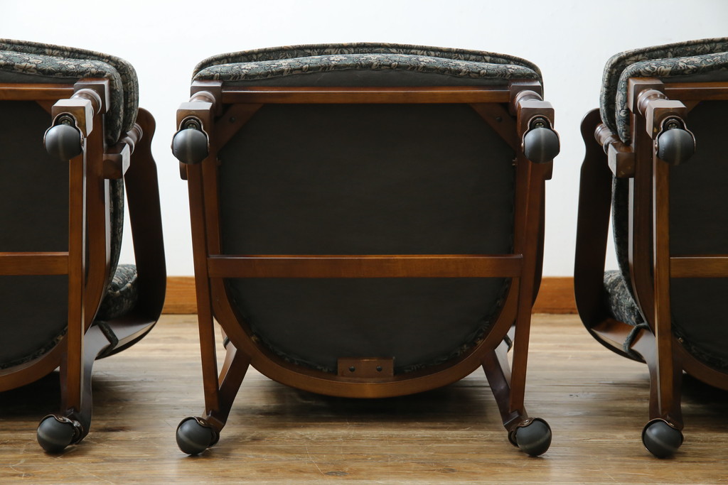 中古　美品　カリモク家具(karimoku)　ゆったりと座れるキャスター付きダイニングアームチェア4脚セット(ダイニングチェア、ラウンジチェア、イス、椅子)(定価4脚で約32万円)(R-077637)