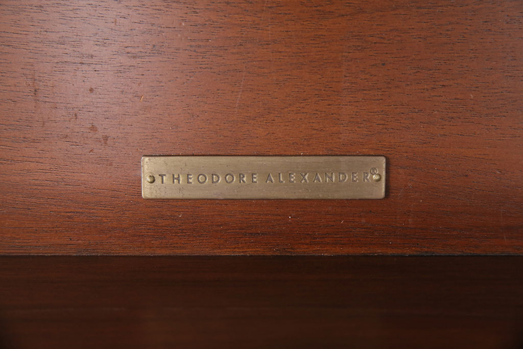 中古　THEODORE ALEXANDER(セオドア・アレキサンダー)　クラシカルな佇まいが魅力のドレッシングチェスト(ドレッサー、引き出し)(定価28万円)(R-048078)