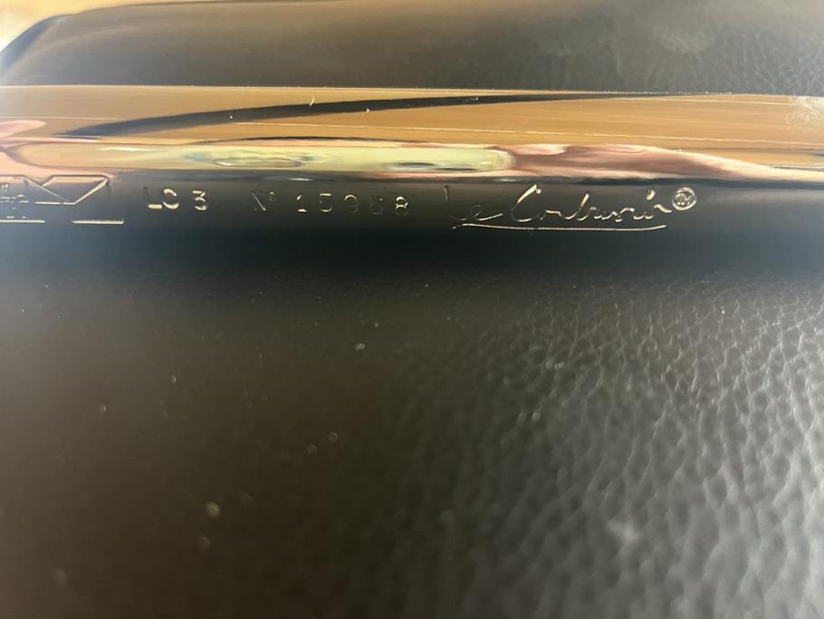 中古　美品　Cassina(カッシーナ)　ル・コルビュジエ(Le Corbusier)  LC3 　DURABLE(デュラーブル)　スタイリッシュな空間を演出する1人掛けソファ(1Pソファ、一人掛け)(定価推定約125万円)(R-058870)