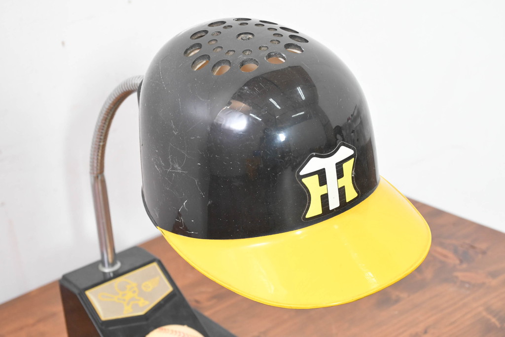 和製ビンテージ　HITACHI (日立)　非売品　限定ライト　記念ノベルティ　記念品　阪神タイガース　ユニークなデザインでインテリアに遊び心をプラスするテーブルランプ(テーブルスタンド、テーブル照明、テーブルライト、デスクライト、デスクスタンド、卓上照明、ヴィンテージ)(R-083866)
