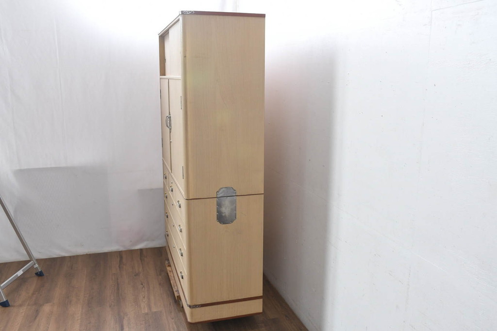 中古　美品　衣装盆付き　桑材のアクセントが美しい気品漂う桐箪笥(桐たんす、衣装箪笥、収納箪笥、着物箪笥、引き出し、和タンス、チェスト、バラ売り可能)(定価約170万円)(R-082619)