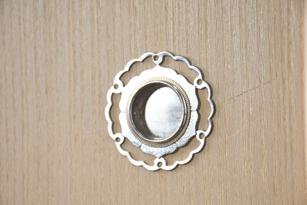 中古　美品　衣装盆付き　桑材のアクセントが美しい気品漂う桐箪笥(桐たんす、衣装箪笥、収納箪笥、着物箪笥、引き出し、和タンス、チェスト、バラ売り可能)(定価約170万円)(R-082619)
