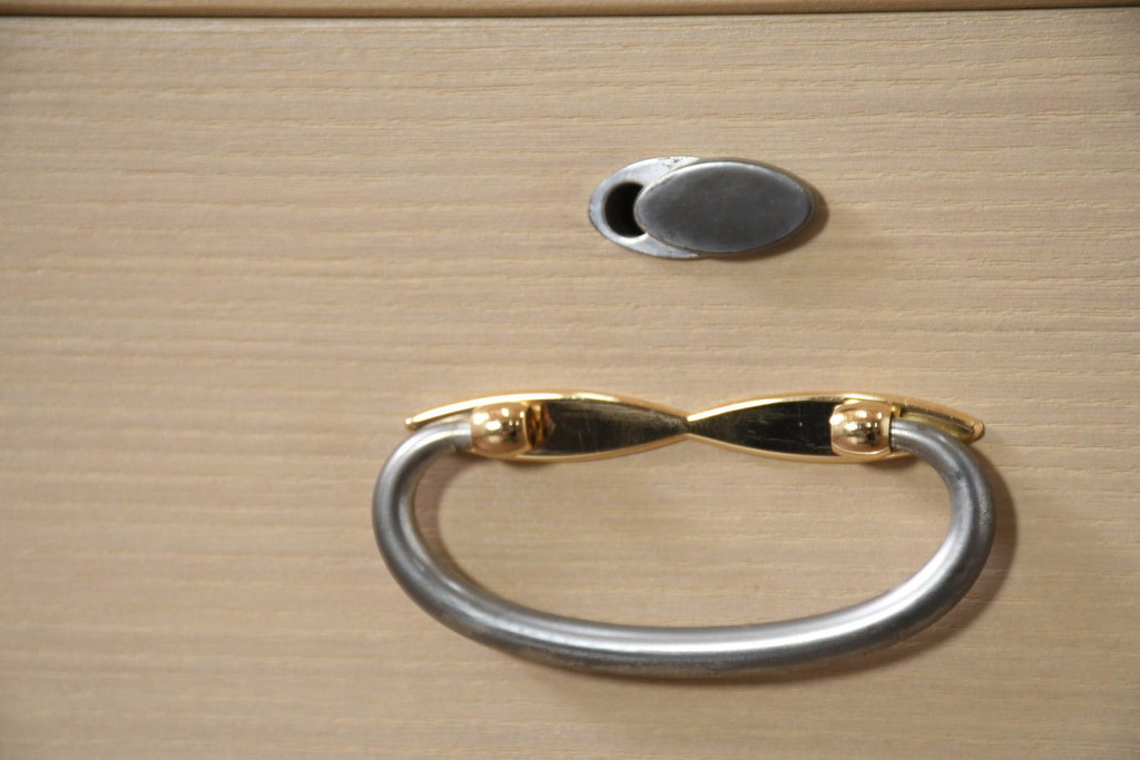 中古　美品　衣装盆付き　桑材のアクセントが美しい気品漂う桐箪笥(桐たんす、衣装箪笥、収納箪笥、着物箪笥、引き出し、和タンス、チェスト、バラ売り可能)(定価約170万円)(R-082619)