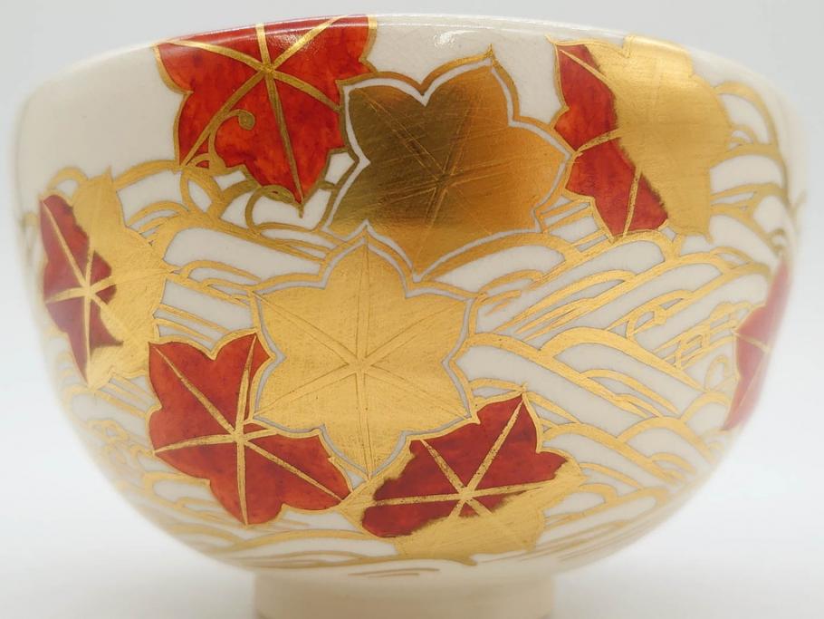 竜谷焼　宮川香雲　鵬雲斉書付　金彩色絵　約13cm　4.3寸　龍田川　紅葉の図が雅やかな茶碗(京焼、龍谷窯、和食器、抹茶碗、茶道具、茶器、共布、共箱付き、四寸三分)(R-077161)