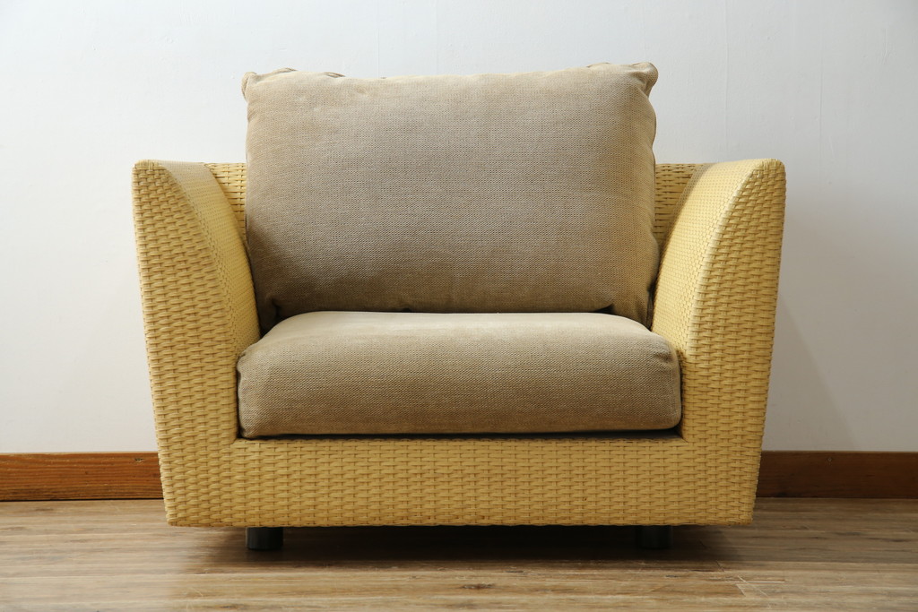 中古　美品　arflex(アルフレックス)　A・SOFA (エー・ソファ) HOLIDAYS(ホリデイズ)　本革(レザー)　水牛革を編み込んだ涼しげなデザインがおしゃれな一人掛けソファ(アームソファ、ラウンジソファ、1人掛け、1P)(定価約26万円)(R-080323)