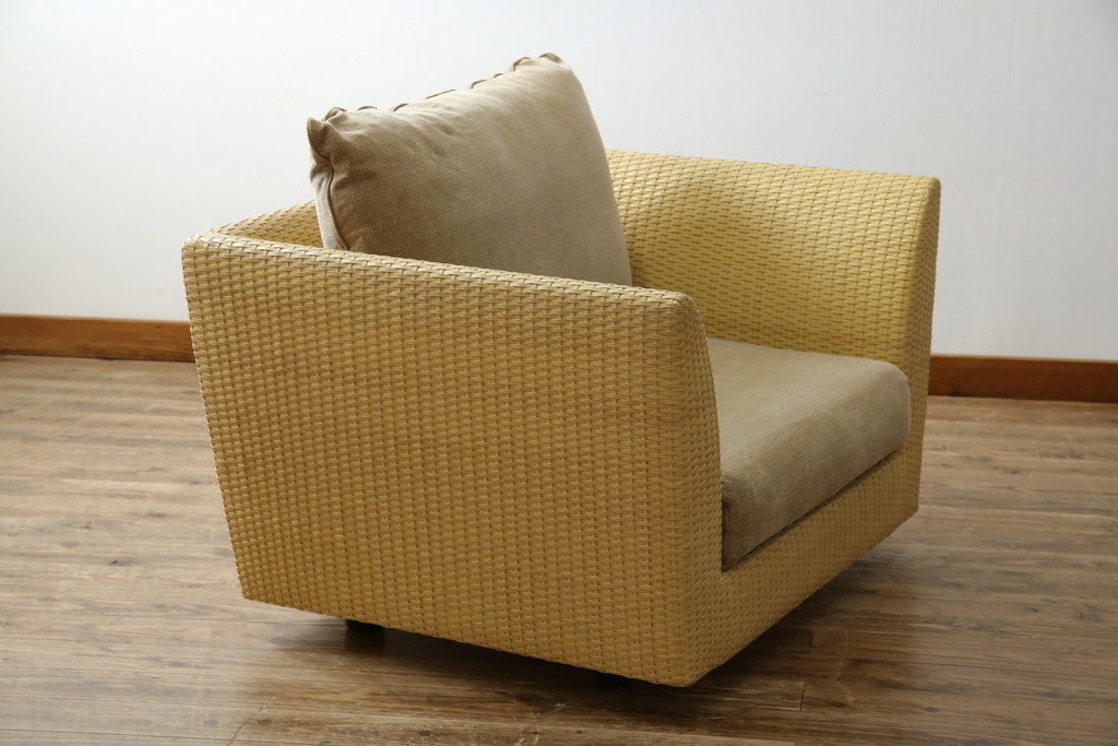 中古　美品　arflex(アルフレックス)　A・SOFA (エー・ソファ) HOLIDAYS(ホリデイズ)　本革(レザー)　水牛革を編み込んだ涼しげなデザインがおしゃれな一人掛けソファ(アームソファ、ラウンジソファ、1人掛け、1P)(定価約26万円)(R-080323)