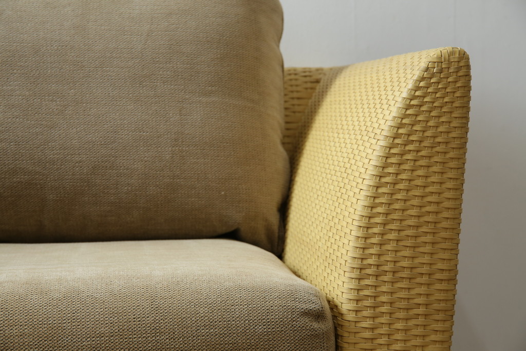 中古　美品　arflex(アルフレックス)　A・SOFA (エー・ソファ) HOLIDAYS(ホリデイズ)　本革(レザー)　水牛革を編み込んだ涼しげなデザインがおしゃれな一人掛けソファ(アームソファ、ラウンジソファ、1人掛け、1P)(定価約26万円)(R-080323)