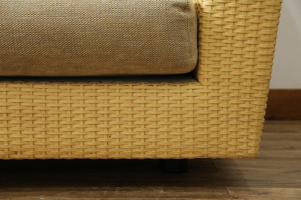 中古　美品　arflex(アルフレックス)　A・SOFA (エー・ソファ) HOLIDAYS(ホリデイズ)　本革(レザー)　水牛革を編み込んだ涼しげなデザインがおしゃれな一人掛けソファ(アームソファ、ラウンジソファ、1人掛け、1P)(定価約26万円)(R-080323)