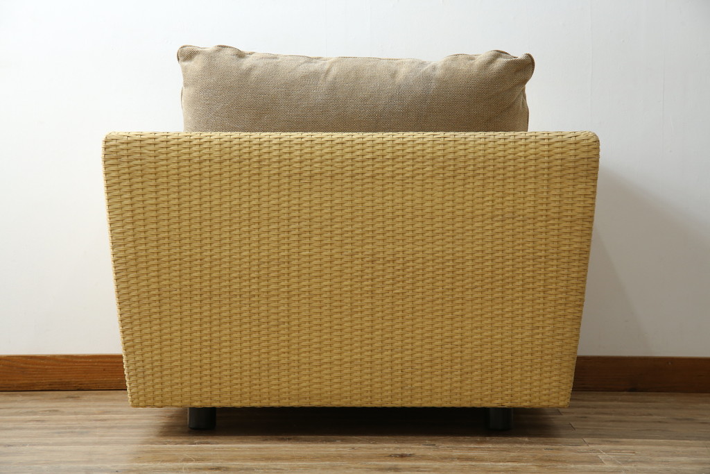 中古　美品　arflex(アルフレックス)　A・SOFA (エー・ソファ) HOLIDAYS(ホリデイズ)　本革(レザー)　水牛革を編み込んだ涼しげなデザインがおしゃれな一人掛けソファ(アームソファ、ラウンジソファ、1人掛け、1P)(定価約26万円)(R-080323)
