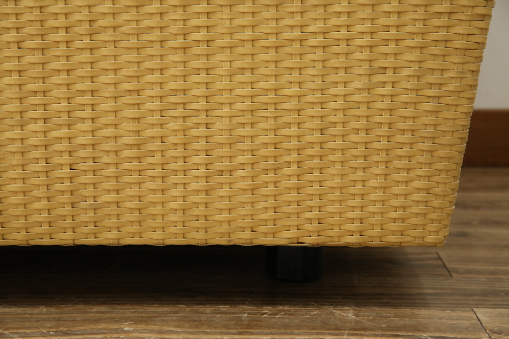 中古　美品　arflex(アルフレックス)　A・SOFA (エー・ソファ) HOLIDAYS(ホリデイズ)　本革(レザー)　水牛革を編み込んだ涼しげなデザインがおしゃれな一人掛けソファ(アームソファ、ラウンジソファ、1人掛け、1P)(定価約26万円)(R-080323)
