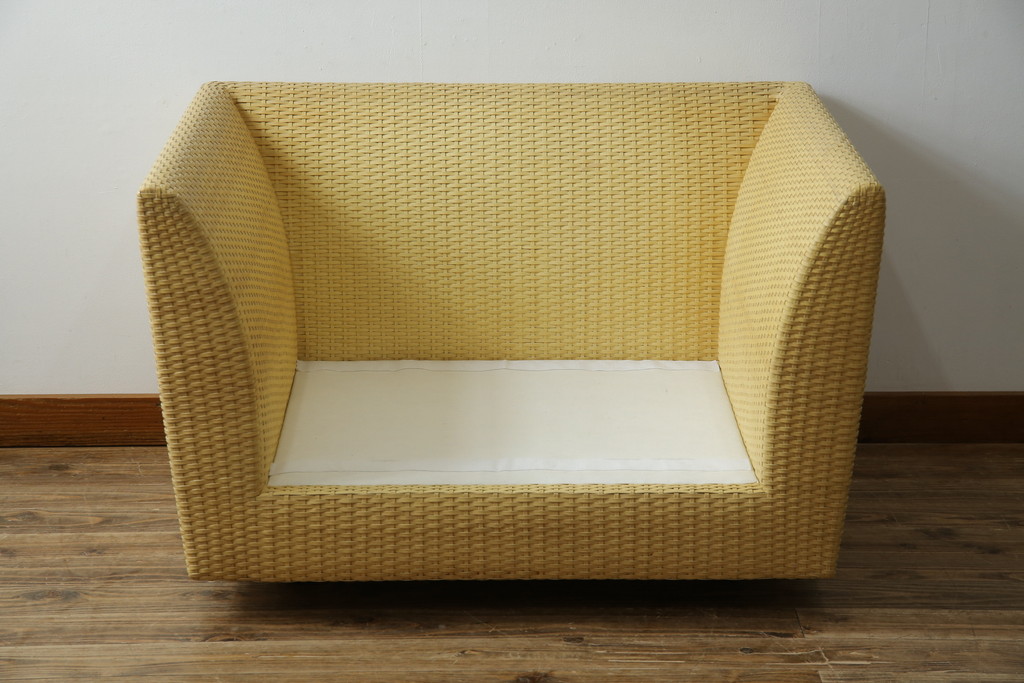 中古　美品　arflex(アルフレックス)　A・SOFA (エー・ソファ) HOLIDAYS(ホリデイズ)　本革(レザー)　水牛革を編み込んだ涼しげなデザインがおしゃれな一人掛けソファ(アームソファ、ラウンジソファ、1人掛け、1P)(定価約26万円)(R-080323)