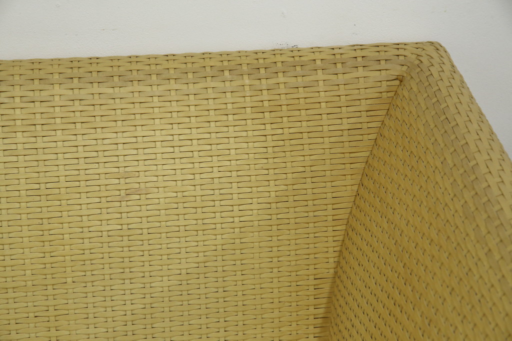 中古　美品　arflex(アルフレックス)　A・SOFA (エー・ソファ) HOLIDAYS(ホリデイズ)　本革(レザー)　水牛革を編み込んだ涼しげなデザインがおしゃれな一人掛けソファ(アームソファ、ラウンジソファ、1人掛け、1P)(定価約26万円)(R-080323)