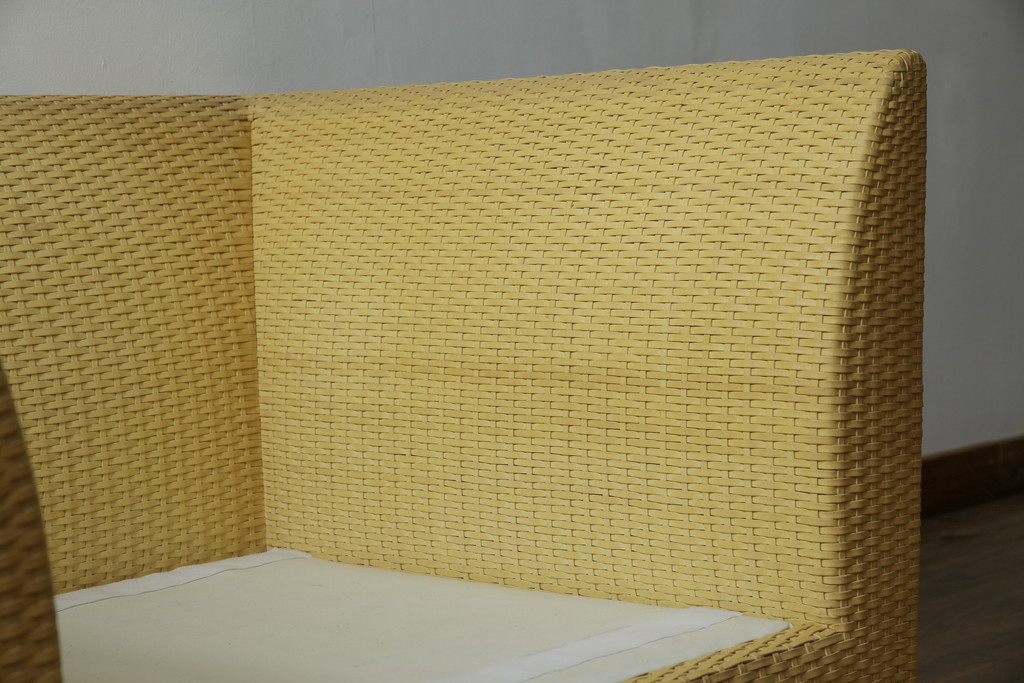 中古　美品　arflex(アルフレックス)　A・SOFA (エー・ソファ) HOLIDAYS(ホリデイズ)　本革(レザー)　水牛革を編み込んだ涼しげなデザインがおしゃれな一人掛けソファ(アームソファ、ラウンジソファ、1人掛け、1P)(定価約26万円)(R-080323)