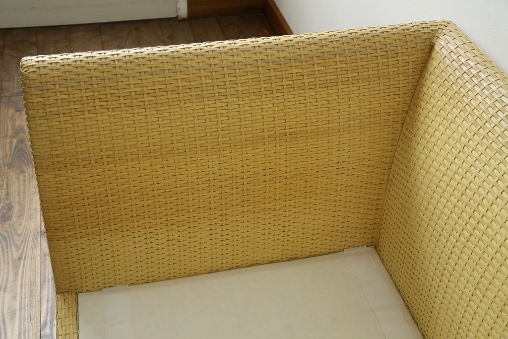 中古　美品　arflex(アルフレックス)　A・SOFA (エー・ソファ) HOLIDAYS(ホリデイズ)　本革(レザー)　水牛革を編み込んだ涼しげなデザインがおしゃれな一人掛けソファ(アームソファ、ラウンジソファ、1人掛け、1P)(定価約26万円)(R-080323)