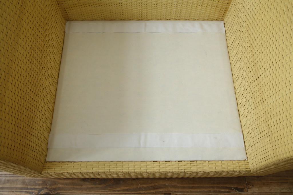 中古　美品　arflex(アルフレックス)　A・SOFA (エー・ソファ) HOLIDAYS(ホリデイズ)　本革(レザー)　水牛革を編み込んだ涼しげなデザインがおしゃれな一人掛けソファ(アームソファ、ラウンジソファ、1人掛け、1P)(定価約26万円)(R-080323)