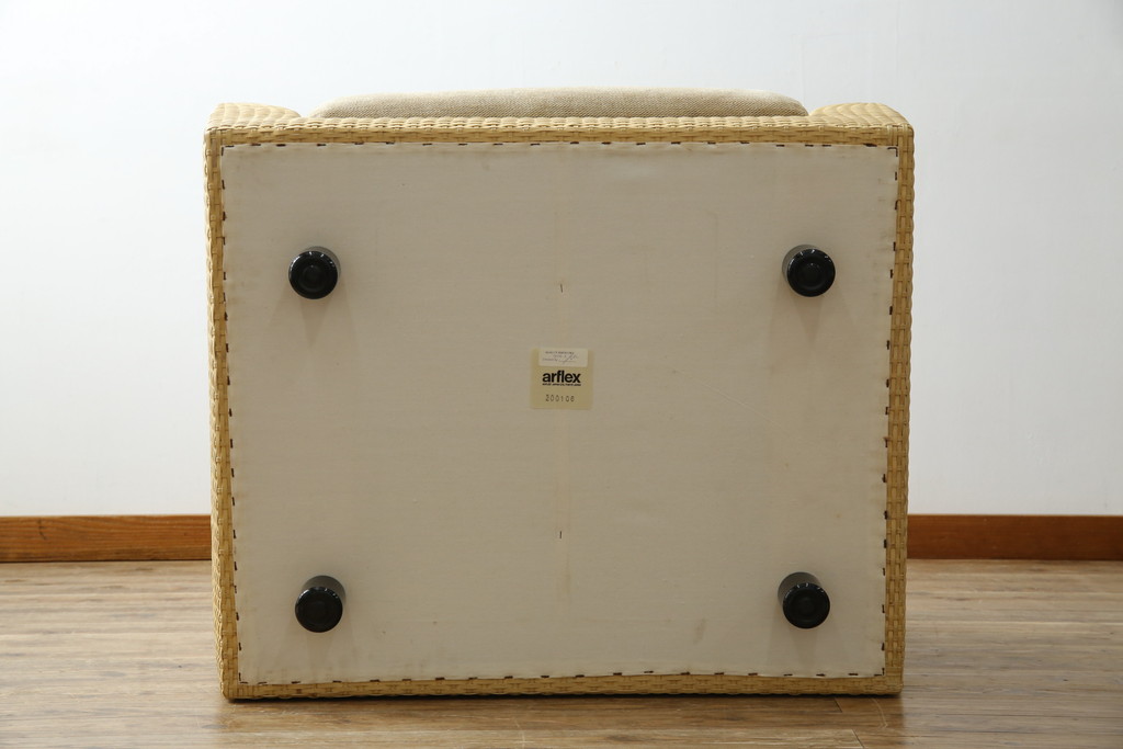 中古　美品　arflex(アルフレックス)　A・SOFA (エー・ソファ) HOLIDAYS(ホリデイズ)　本革(レザー)　水牛革を編み込んだ涼しげなデザインがおしゃれな一人掛けソファ(アームソファ、ラウンジソファ、1人掛け、1P)(定価約26万円)(R-080323)