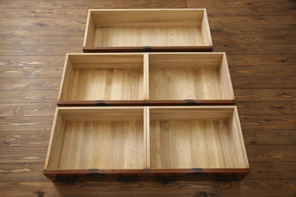 中古　美品　前面欅(ケヤキ)材　品のある佇まいが美しいローチェスト(ローボード、引き出し、衣装箪笥、和箪笥、整理タンス、収納たんす)(R-068924)