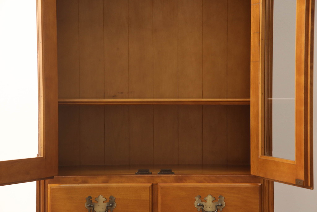 中古　美品　横浜クラシック家具　ダニエル(daniel)　温もりを感じる色合いとクラシカルな佇まいが魅力のブックケース(本箱、収納棚、キャビネット、飾り棚)(R-068502)