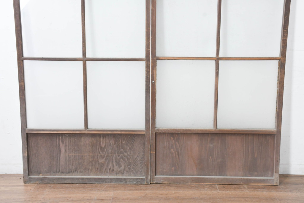 アンティーク建具　使い込まれた風合いが味わい深いガラス戸2枚セット(引き戸)(R-083483)