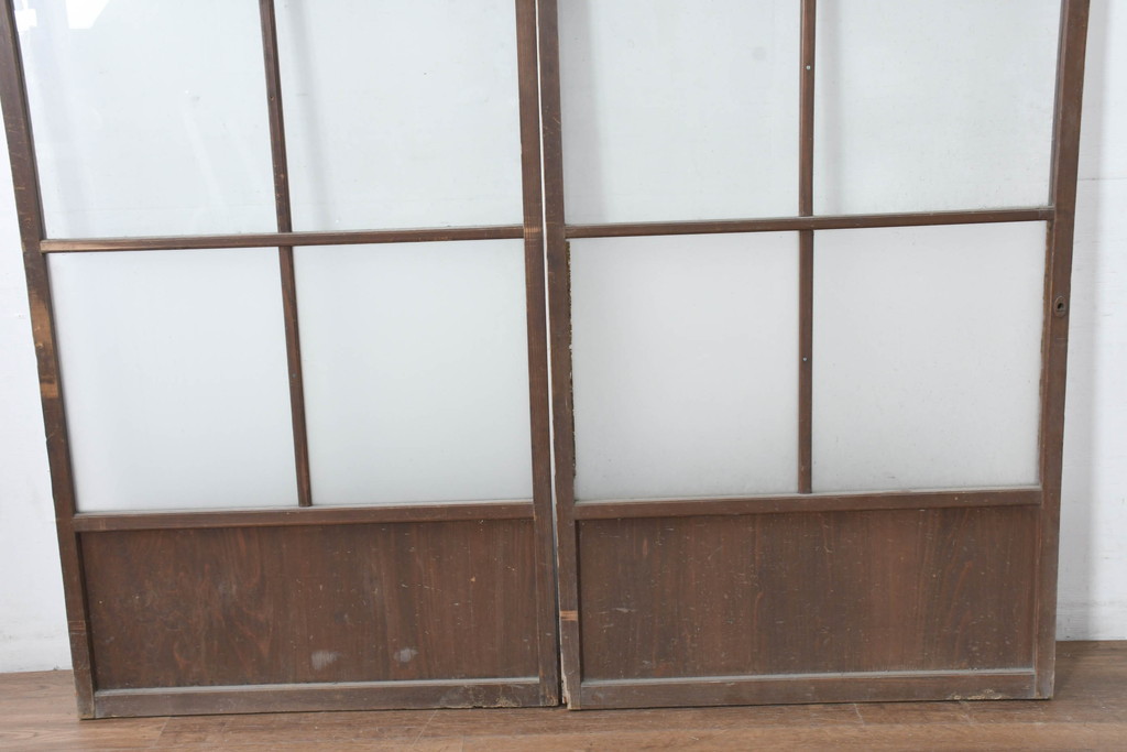 アンティーク建具　使い込まれた風合いが味わい深いガラス戸2枚セット(引き戸)(R-083483)
