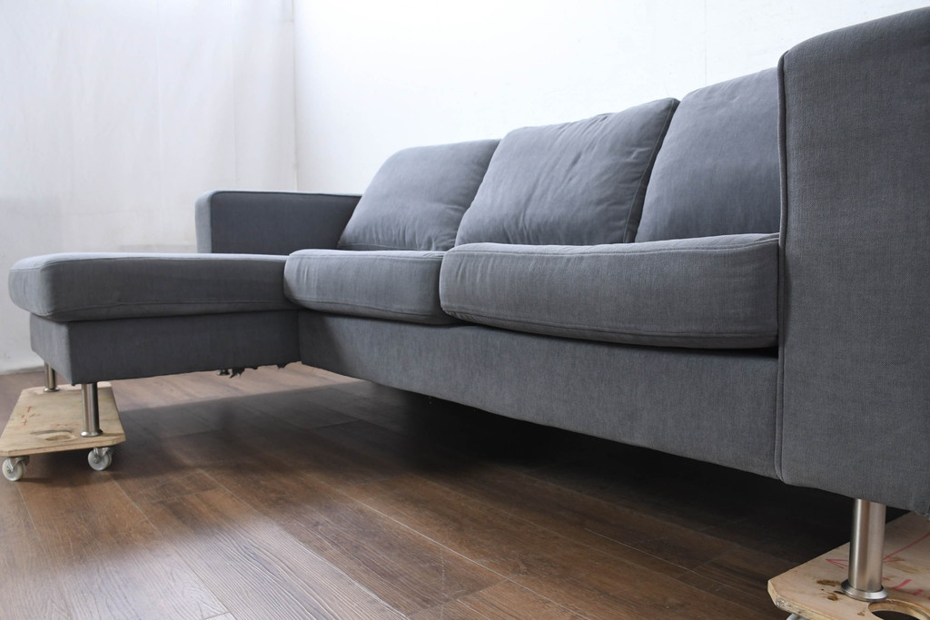 中古　美品　BoConcept(ボーコンセプト)　ゆったりとした座り心地が楽しめる落ち着いた色味のL字型ソファ(3人掛け、2人掛け、3P、2P、カウチソファ、コーナーソファ)(定価推定約40万円)(R-083238)