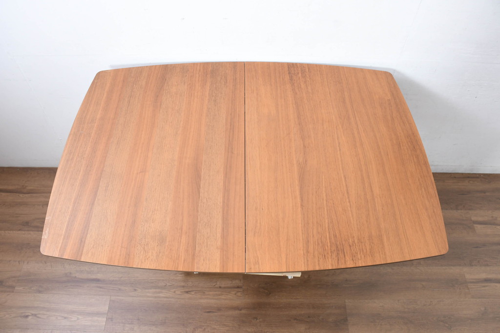 中古　BoConcept(ボーコンセプト)　(Milano)ミラノ　流れるような木目が際立つエクステンションテーブル(4人掛け、6人掛け、ダイニングテーブル、食卓、拡張式テーブル、伸長式テーブル)(定価約30万円)(R-083229)