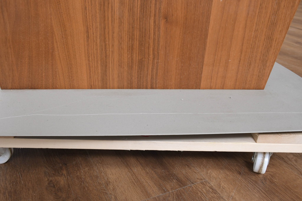 中古　BoConcept(ボーコンセプト)　(Milano)ミラノ　流れるような木目が際立つエクステンションテーブル(4人掛け、6人掛け、ダイニングテーブル、食卓、拡張式テーブル、伸長式テーブル)(定価約30万円)(R-083229)