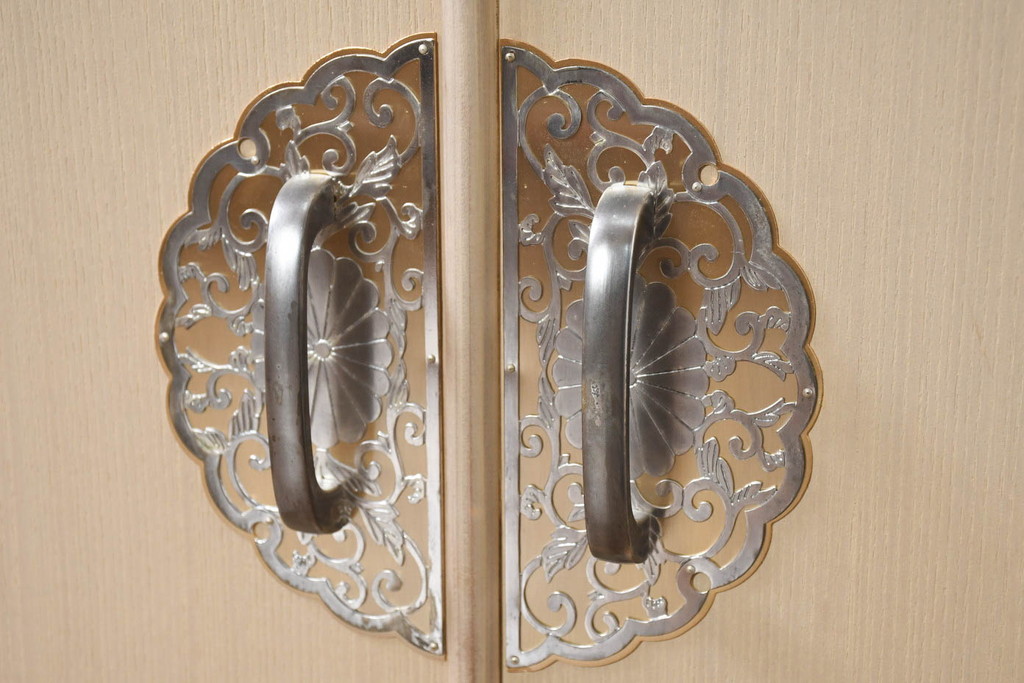 中古　美品　衣装盆付き　桑材のアクセントが美しい気品漂う桐箪笥・上段(桐たんす、衣装箪笥、収納箪笥、着物箪笥、和タンス、サイドボード、サイドキャビネット)(R-082620)