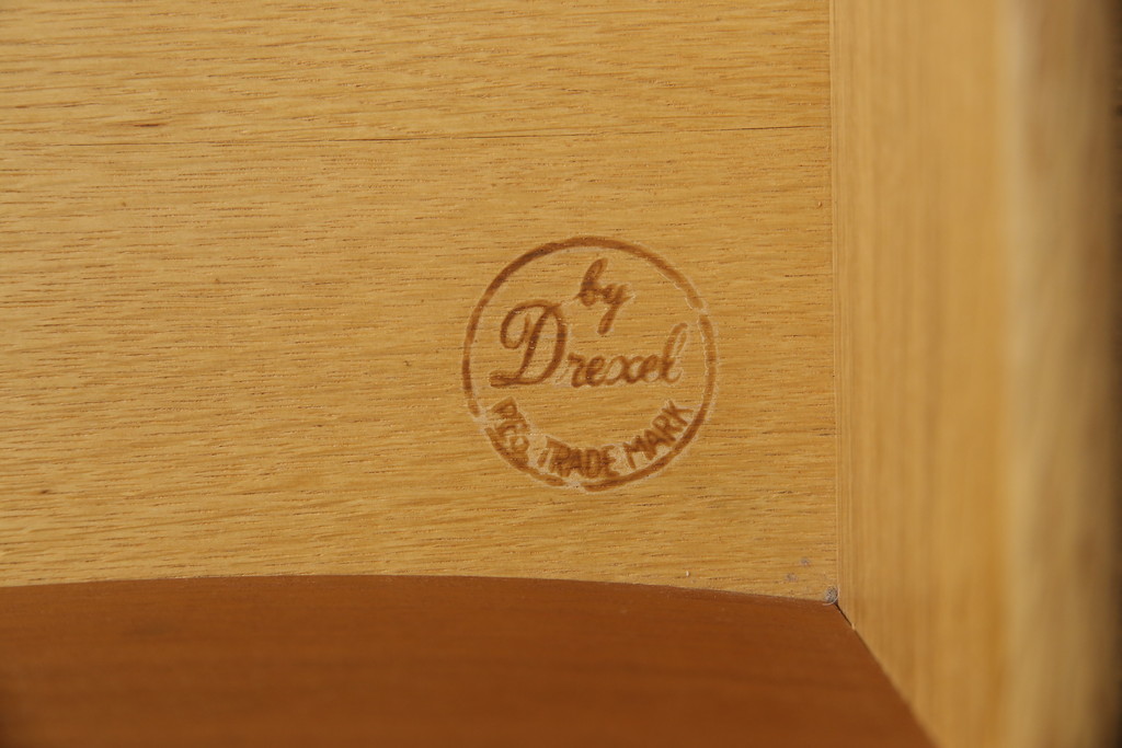中古　DREXEL HERITAGE(ドレクセルヘリテイジ)　Touraine(ツーレイン)　エレガントな雰囲気が魅力的なチェスト(サイドボード、引き出し)(定価約49万円)(R-061833)