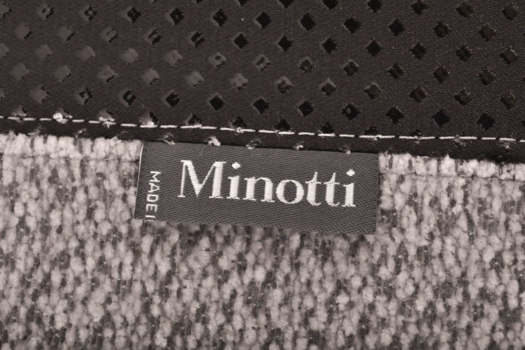 中古　イタリア　ミノッティ(Minotti)　シンプルながら洗練された佇まいのオットマン(フットスツール、1Pソファ、椅子)(R-061473)