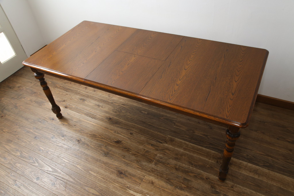 中古　美品　三越家具(現カントリーハウス)　Brugge(ブルージュ)　オーク材　クラシカルな佇まいが魅力の伸長式ダイニングテーブル(エクステンションテーブル、4人掛け、4P、6人掛け、6P、食卓)(R-064225)