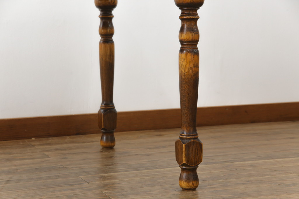 中古　美品　三越家具(現カントリーハウス)　Brugge(ブルージュ)　オーク材　クラシカルな佇まいが魅力の伸長式ダイニングテーブル(エクステンションテーブル、4人掛け、4P、6人掛け、6P、食卓)(R-064225)