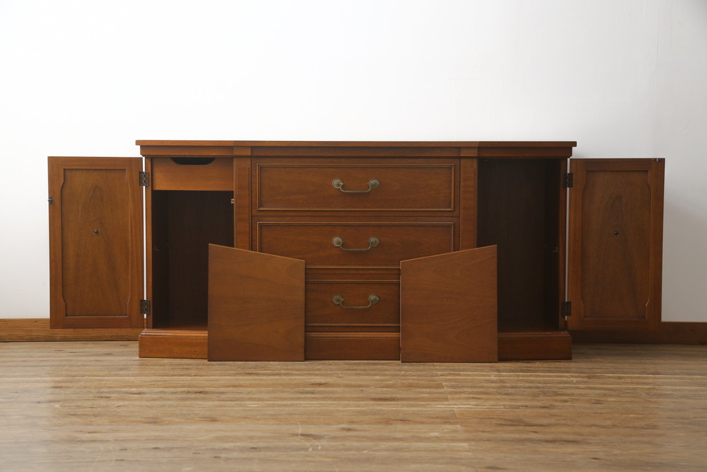 中古　美品　DREXEL HERITAGE(ドレクセルヘリテイジ)　Triune(トライユン)　品のある佇まいのサイドボード(サイドキャビネット、リビングボード、サイドチェスト、引き出し)(R-057522)