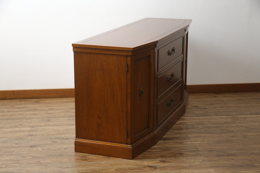 中古　美品　DREXEL HERITAGE(ドレクセルヘリテイジ)　Triune(トライユン)　品のある佇まいのサイドボード(サイドキャビネット、リビングボード、サイドチェスト、引き出し)(R-057522)