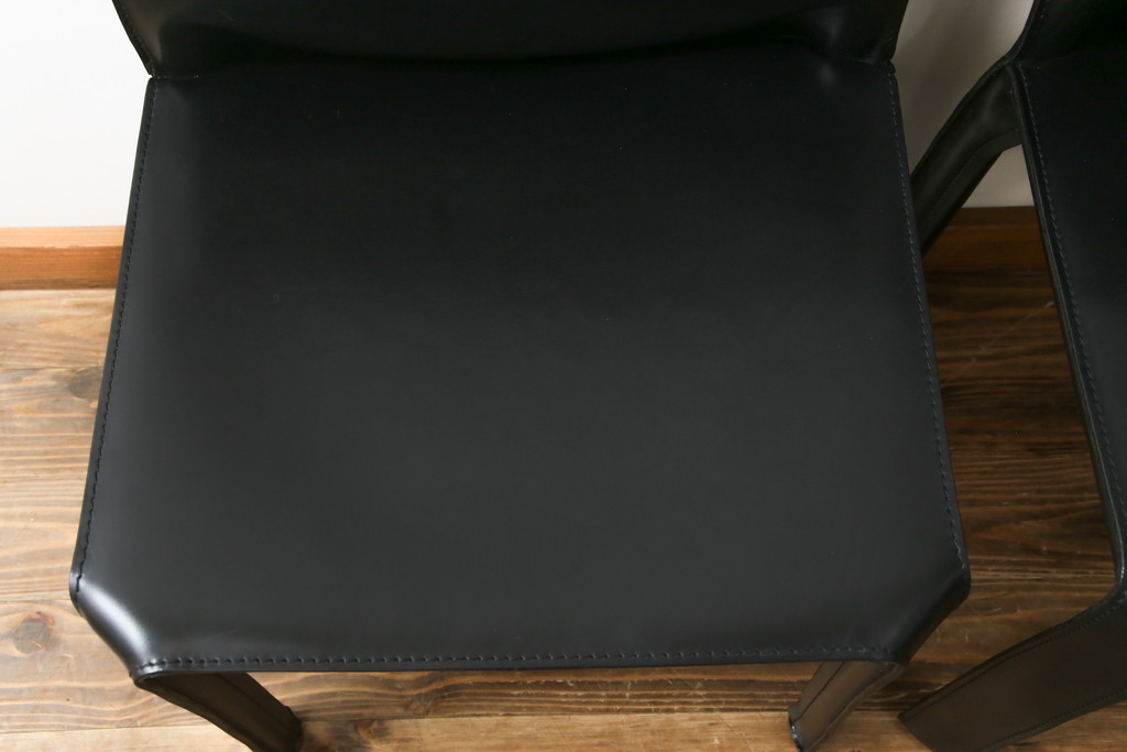 中古　Cassina(カッシーナ)　412　CAB(キャブ)　MARIO BELLINI(マリオベリーニ)　ブラック(黒)　シンプルモダンな空間づくりに活躍するアームレスチェア2脚セット(ダイニングチェア、椅子、イス)(定価2脚で約48万円)(R-068580)