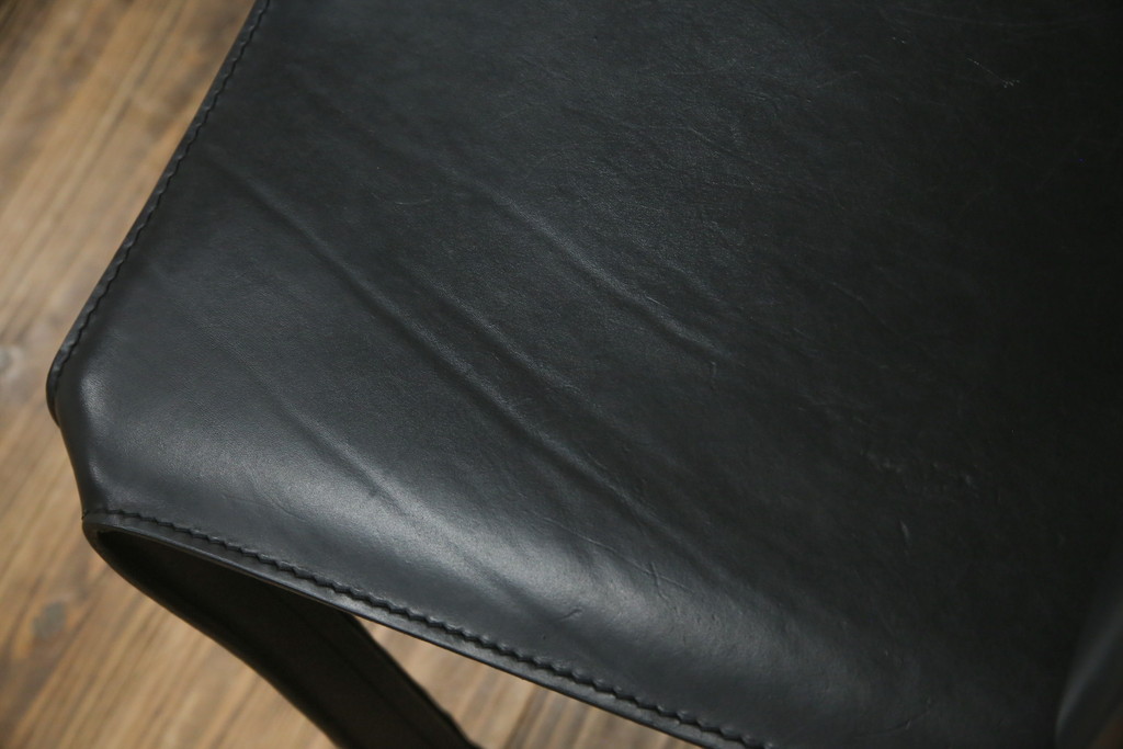 中古　Cassina(カッシーナ)　412　CAB(キャブ)　MARIO BELLINI(マリオベリーニ)　ブラック(黒)　シンプルモダンな空間づくりに活躍するアームレスチェア2脚セット(ダイニングチェア、椅子、イス)(定価2脚で約48万円)(R-068580)