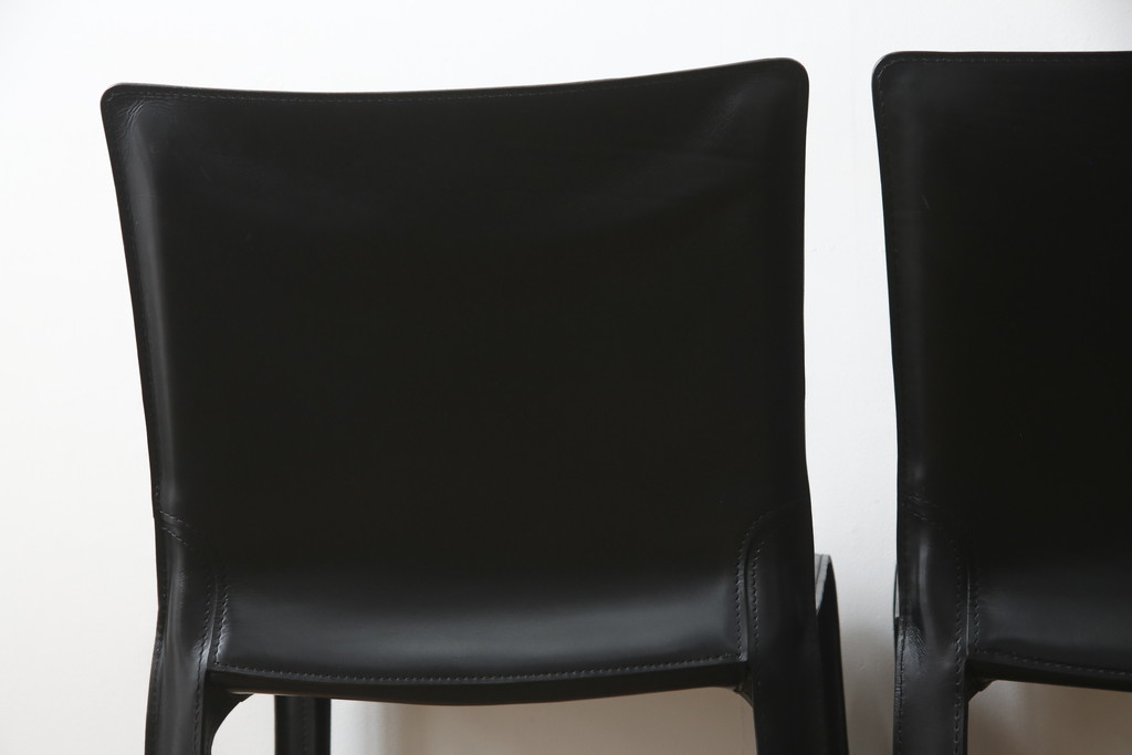 中古　Cassina(カッシーナ)　412　CAB(キャブ)　MARIO BELLINI(マリオベリーニ)　ブラック(黒)　シンプルモダンな空間づくりに活躍するアームレスチェア2脚セット(ダイニングチェア、椅子、イス)(定価2脚で約48万円)(R-068580)