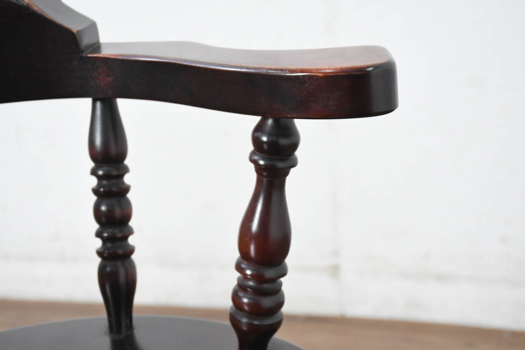 中古　美品　国産職人手作り　カバ材　品でクラシカルな佇まいがお洒落なキャプテンチェア4脚セット(アームチェア、ダイニングチェア、板座チェア、椅子、イス、バラ売り可能)(R-084236)
