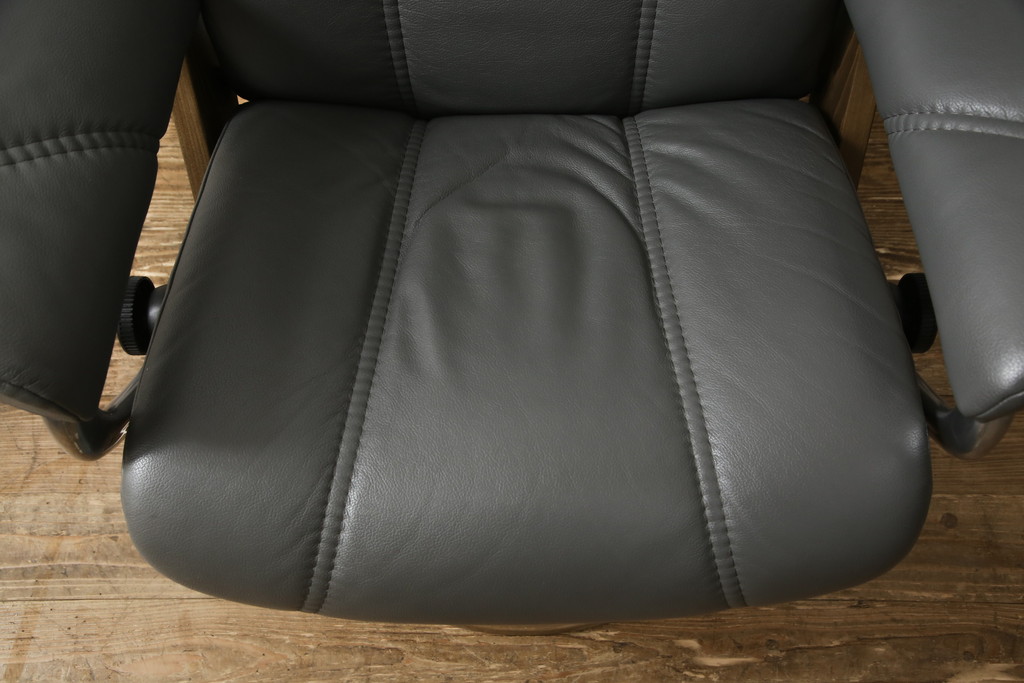 中古　美品　EKORNES(エコーネス)　本革　高級感ある佇まいが魅力的なストレスレスチェア+オットマンのセット(定価約30万円)(リクライニングチェア、アームチェア、一人掛けソファ、1P)(R-058204)