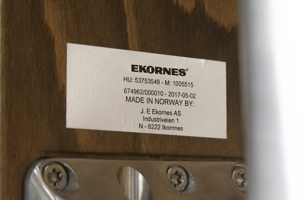 中古　美品　EKORNES(エコーネス)　本革　高級感ある佇まいが魅力的なストレスレスチェア+オットマンのセット(定価約30万円)(リクライニングチェア、アームチェア、一人掛けソファ、1P)(R-058204)