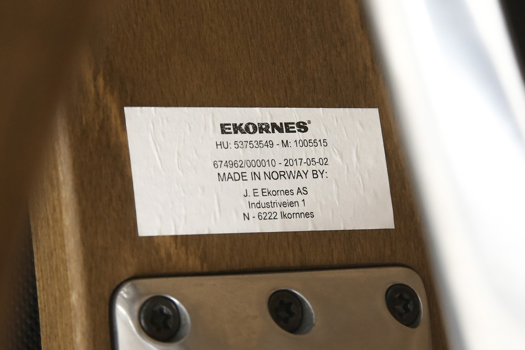 中古　美品　EKORNES(エコーネス)　本革　高級感ある佇まいが魅力的なストレスレスチェア+オットマンのセット(定価約30万円)(リクライニングチェア、アームチェア、一人掛けソファ、1P)(R-058204)