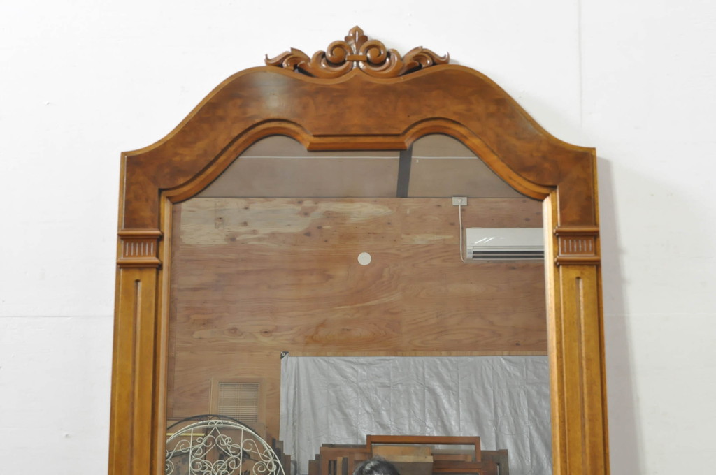 中古　DREXEL HERITAGE(ドレクセルヘリテイジ)　重厚なつくりが高級感を醸し出すウォールミラー(姿見、壁掛け鏡)(R-076073)