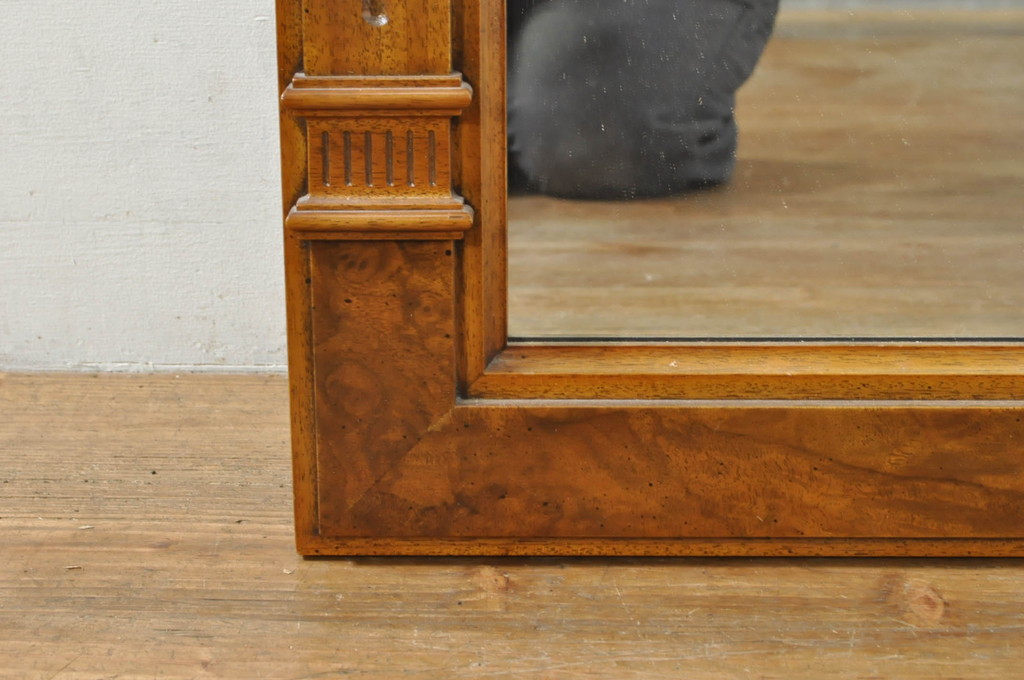 中古　DREXEL HERITAGE(ドレクセルヘリテイジ)　重厚なつくりが高級感を醸し出すウォールミラー(姿見、壁掛け鏡)(R-076073)