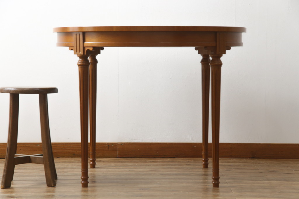 中古　美品　DREXEL HERITAGE(ドレクセルヘリテイジ)　Et Cetera(エトセトラ)　スラリと伸びた脚が目を惹く小振りなサイズのラウンドテーブル(ダイニングテーブル、丸テーブル、コーヒーテーブル、カフェテーブル)(R-075190)