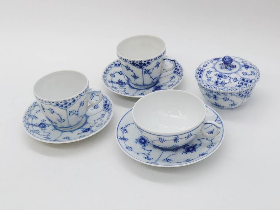 デンマーク　ROYAL COPENHAGEN(ロイヤルコペンハーゲン)　ブルーフルーテッド　プレイン・ハーフレース　エレガントなティータイムを演出するカップ&ソーサー3客・シュガーボウルセット(コーヒー、ティーカップ、シュガーポット、C&S、洋食器)(R-077097)