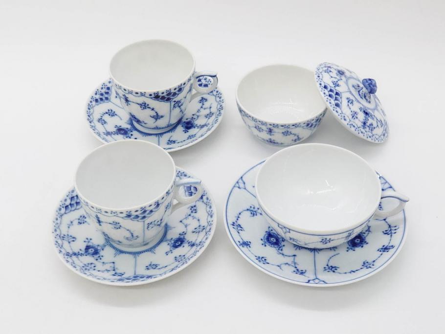 デンマーク　ROYAL COPENHAGEN(ロイヤルコペンハーゲン)　ブルーフルーテッド　プレイン・ハーフレース　エレガントなティータイムを演出するカップ&ソーサー3客・シュガーボウルセット(コーヒー、ティーカップ、シュガーポット、C&S、洋食器)(R-077097)